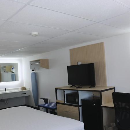 Howard Johnson By Wyndham West Yarmouth Cape Cod Экстерьер фото