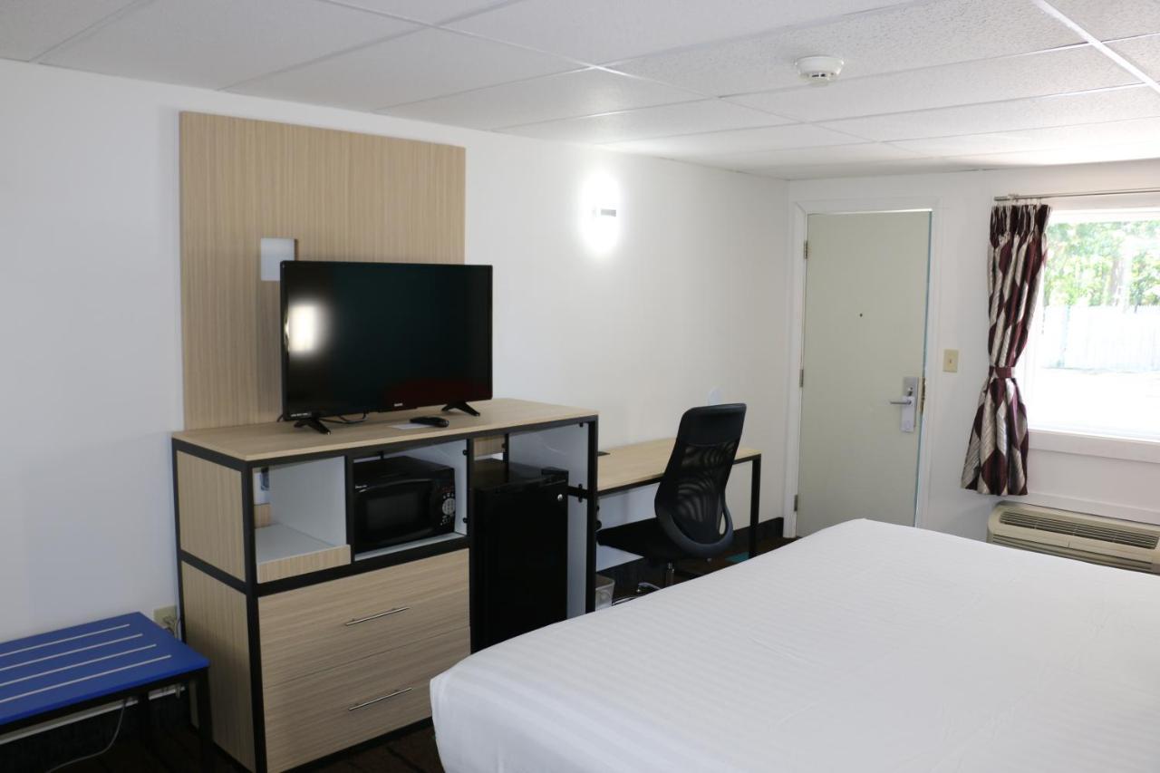 Howard Johnson By Wyndham West Yarmouth Cape Cod Экстерьер фото