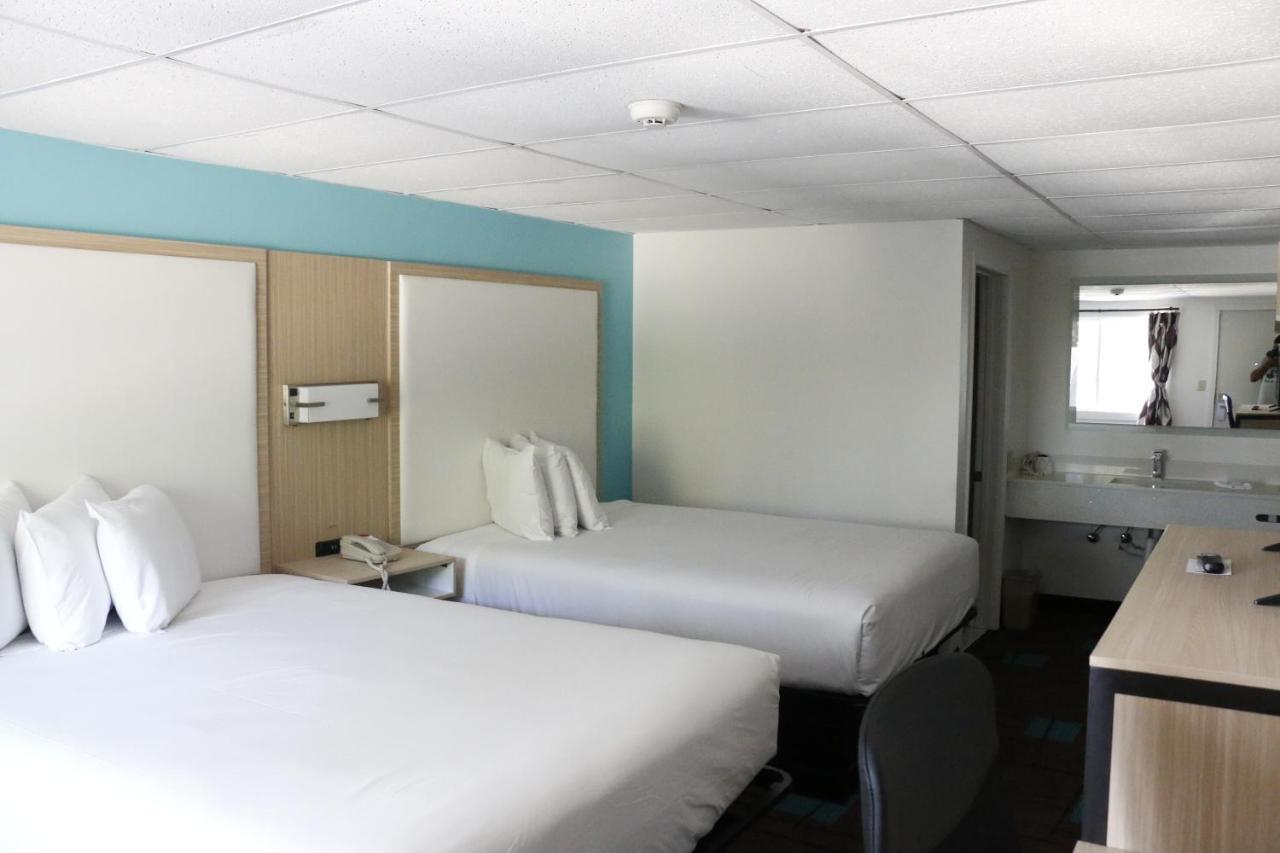 Howard Johnson By Wyndham West Yarmouth Cape Cod Экстерьер фото