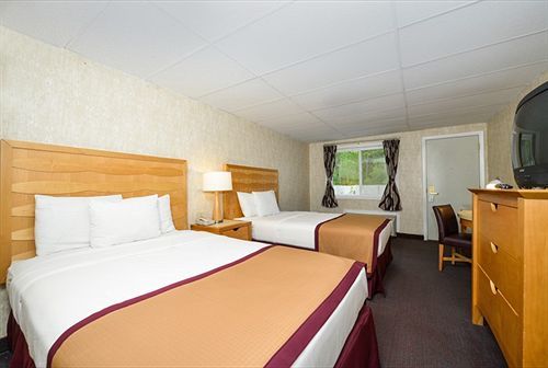 Howard Johnson By Wyndham West Yarmouth Cape Cod Экстерьер фото
