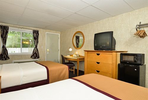 Howard Johnson By Wyndham West Yarmouth Cape Cod Экстерьер фото