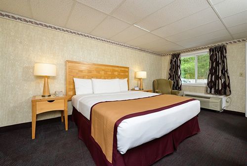 Howard Johnson By Wyndham West Yarmouth Cape Cod Экстерьер фото