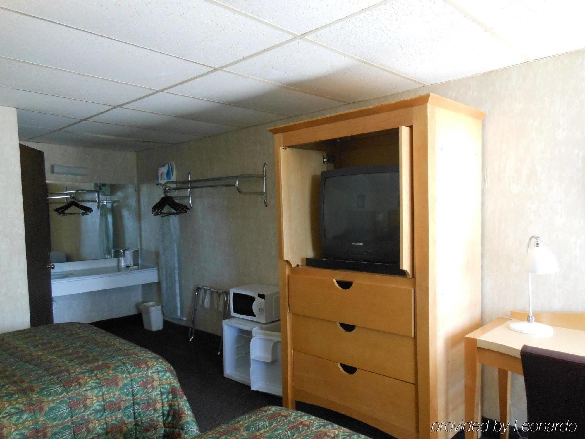 Howard Johnson By Wyndham West Yarmouth Cape Cod Экстерьер фото